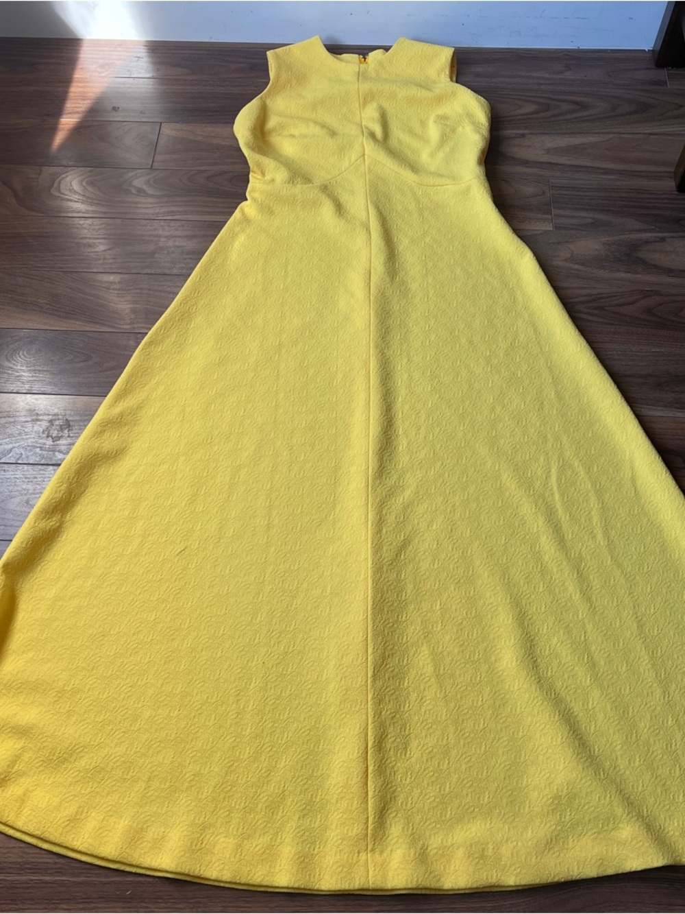 Womenβs Bright Yellow Maxi A-Line Dress Sleeveless Medium Formal Summer